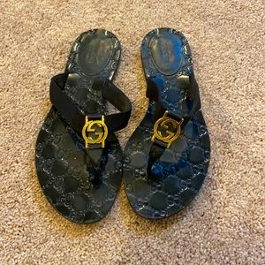 Gucci women’s thing sandals 38